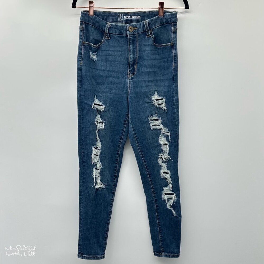 No Boundaries Super High-Rise Distressed Ankle Jeans Size 11
